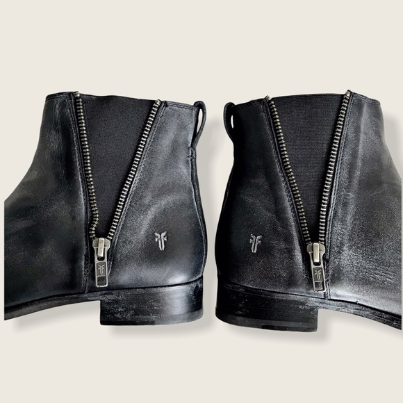 Frye Carly Zip Black Leather Chelsea Ankle Booties - Picture 14 of 16